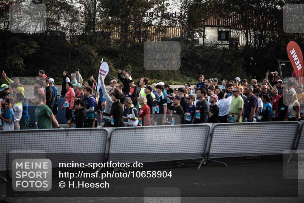 03.10.2026 - Köhlbrandbrückenlauf H.Heesch http://msf.ph/oto/10658904 03.10.2026 09:00:57 Ziel  meine-sportfotos.de