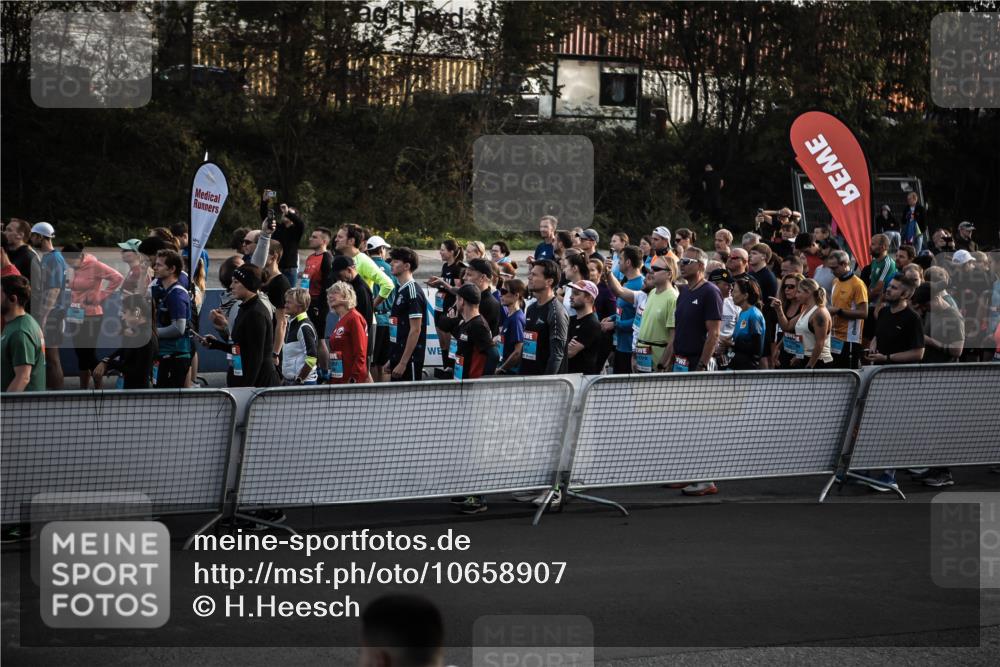 03.10.2026 - Köhlbrandbrückenlauf H.Heesch http://msf.ph/oto/10658907 03.10.2026 09:01:01 Ziel  meine-sportfotos.de