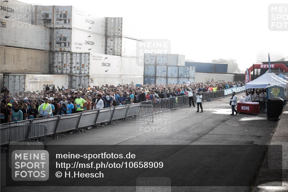 03.10.2026 - Köhlbrandbrückenlauf H.Heesch http://msf.ph/oto/10658909 03.10.2026 09:01:08 Ziel  meine-sportfotos.de