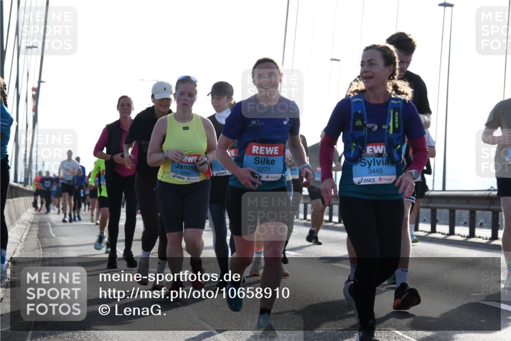 03.10.2026 - Köhlbrandbrückenlauf LenaG. http://msf.ph/oto/10658910 03.10.2026 09:32:06 Position 1 2589, 3271, 3445 meine-sportfotos.de