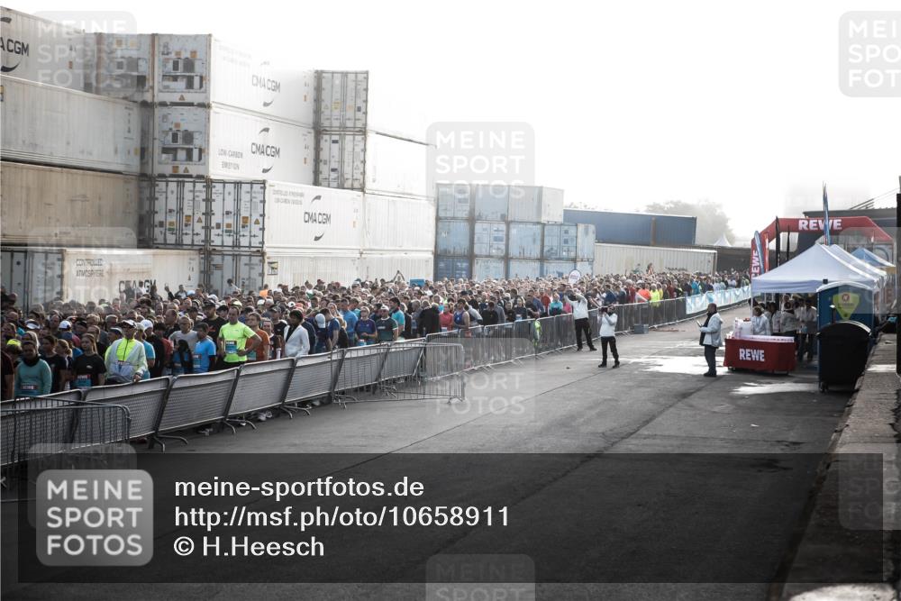 03.10.2026 - Köhlbrandbrückenlauf H.Heesch http://msf.ph/oto/10658911 03.10.2026 09:01:08 Ziel  meine-sportfotos.de