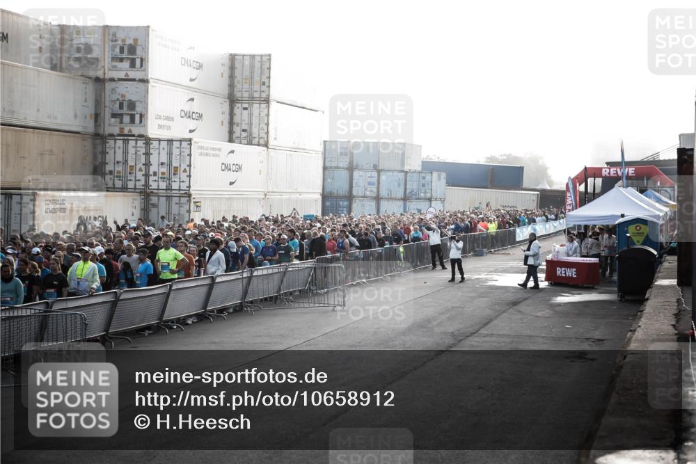 03.10.2026 - Köhlbrandbrückenlauf H.Heesch http://msf.ph/oto/10658912 03.10.2026 09:01:08 Ziel  meine-sportfotos.de