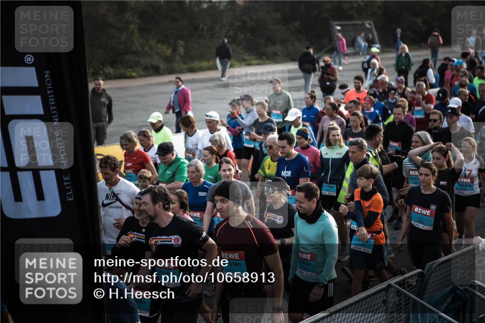 03.10.2026 - Köhlbrandbrückenlauf H.Heesch http://msf.ph/oto/10658913 03.10.2026 09:01:54 Ziel  meine-sportfotos.de