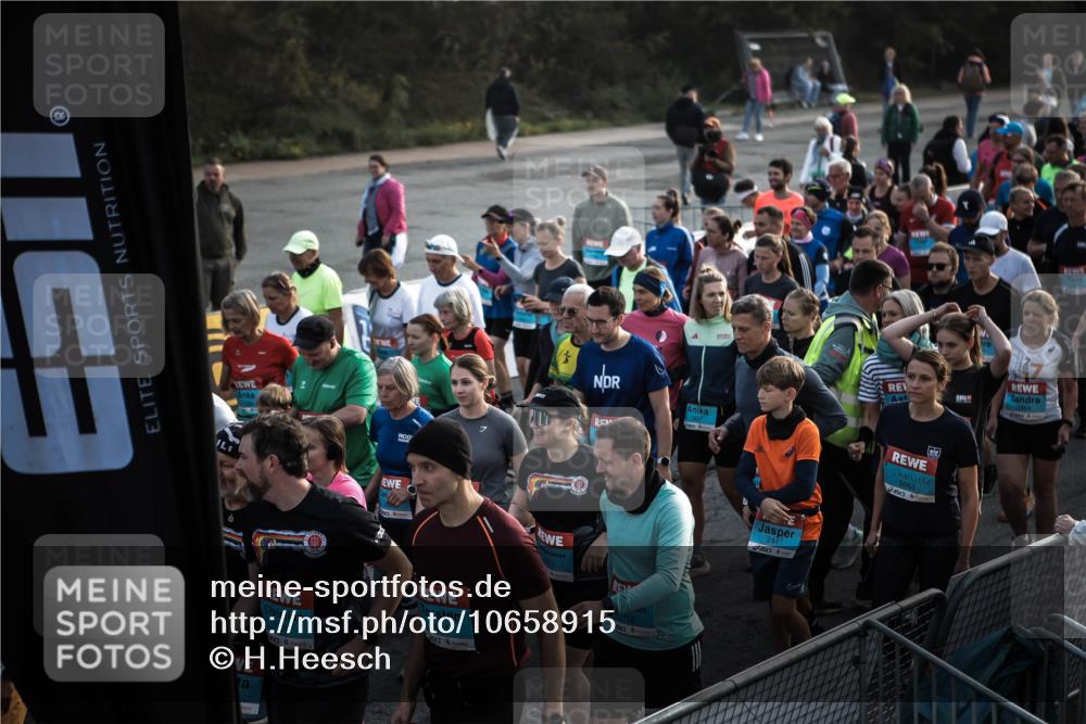 03.10.2026 - Köhlbrandbrückenlauf H.Heesch http://msf.ph/oto/10658915 03.10.2026 09:01:55 Ziel  meine-sportfotos.de