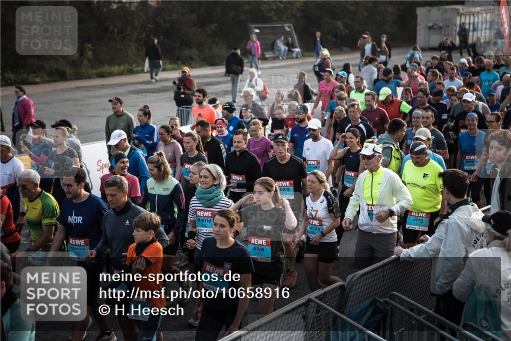 03.10.2026 - Köhlbrandbrückenlauf H.Heesch http://msf.ph/oto/10658916 03.10.2026 09:01:56 Ziel  meine-sportfotos.de