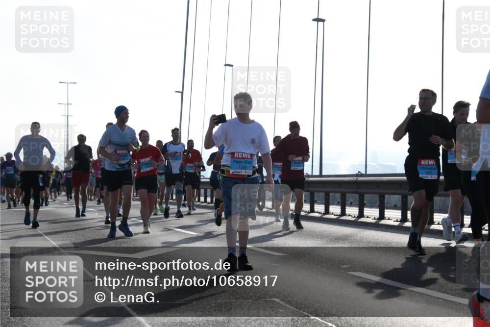 03.10.2026 - Köhlbrandbrückenlauf LenaG. http://msf.ph/oto/10658917 03.10.2026 09:32:15 Position 1 1595, 1075 meine-sportfotos.de