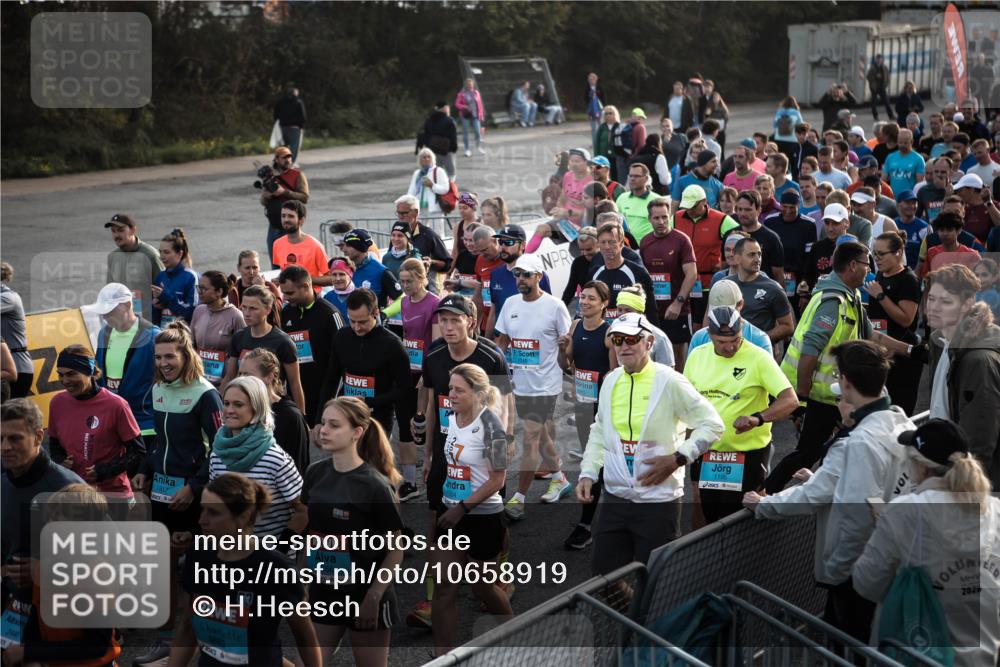 03.10.2026 - Köhlbrandbrückenlauf H.Heesch http://msf.ph/oto/10658919 03.10.2026 09:01:56 Ziel  meine-sportfotos.de
