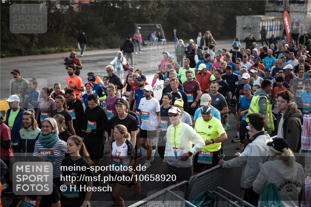 03.10.2026 - Köhlbrandbrückenlauf H.Heesch http://msf.ph/oto/10658920 03.10.2026 09:01:57 Ziel  meine-sportfotos.de
