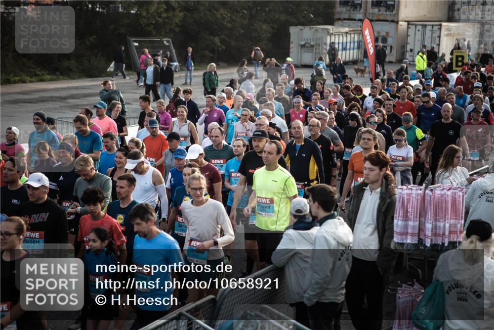 03.10.2026 - Köhlbrandbrückenlauf H.Heesch http://msf.ph/oto/10658921 03.10.2026 09:02:01 Ziel  meine-sportfotos.de