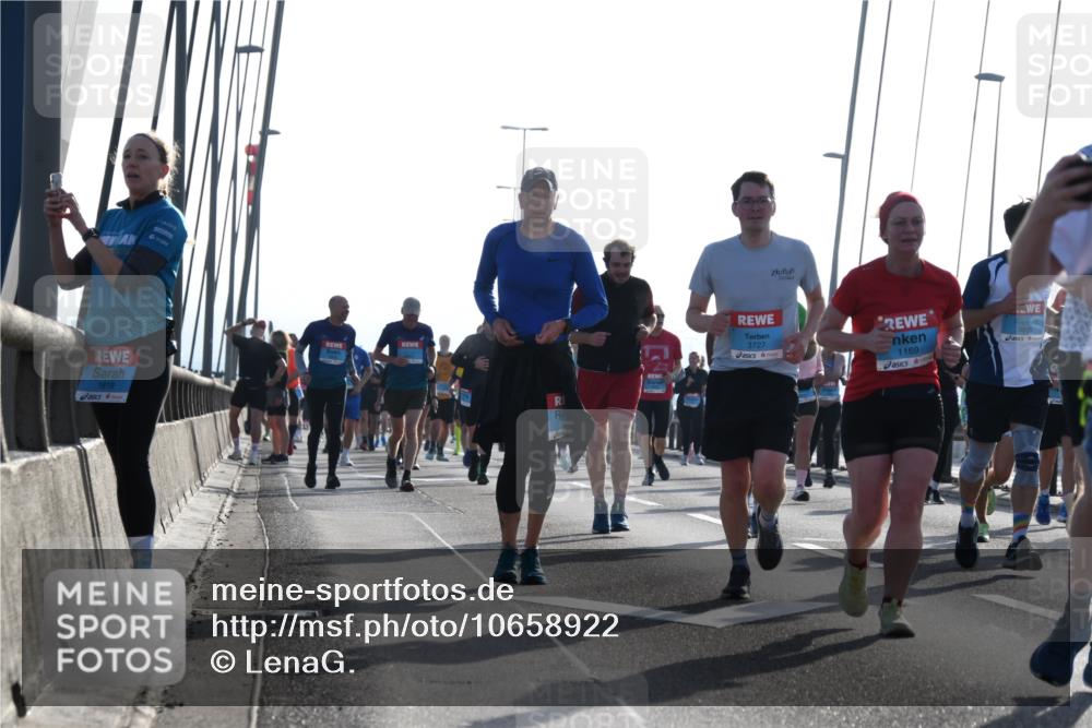 03.10.2026 - Köhlbrandbrückenlauf LenaG. http://msf.ph/oto/10658922 03.10.2026 09:32:18 Position 1 1619, 3727, 1169, 3855 meine-sportfotos.de