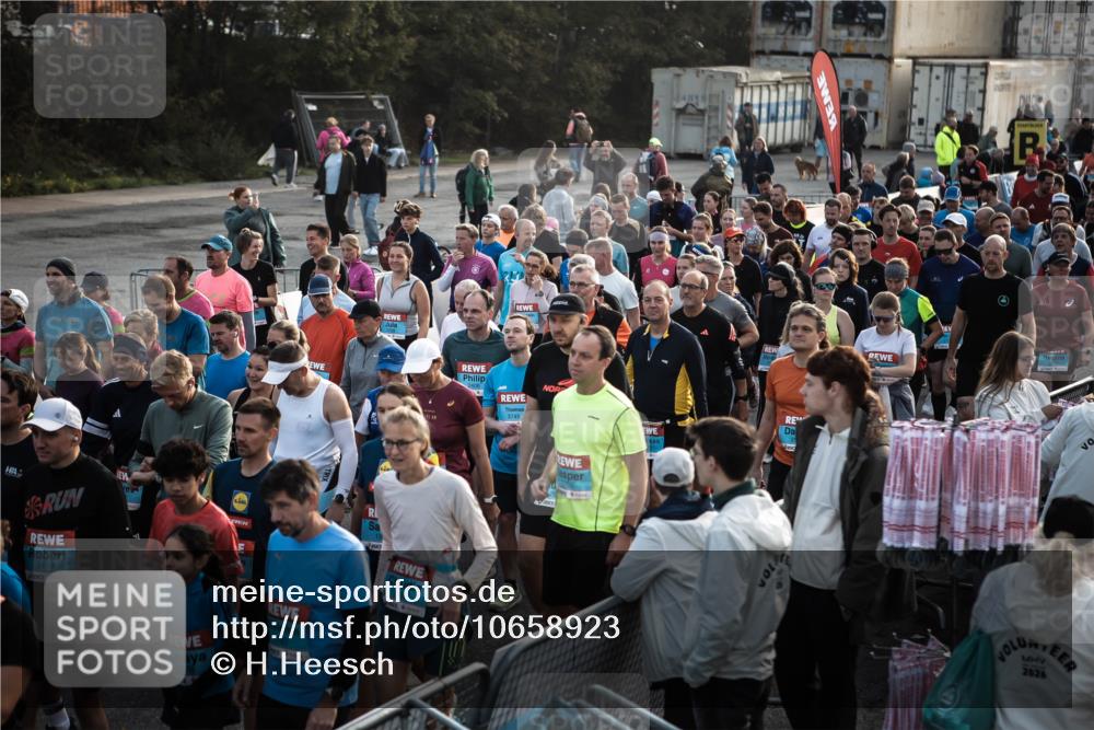 03.10.2026 - Köhlbrandbrückenlauf H.Heesch http://msf.ph/oto/10658923 03.10.2026 09:02:01 Ziel  meine-sportfotos.de