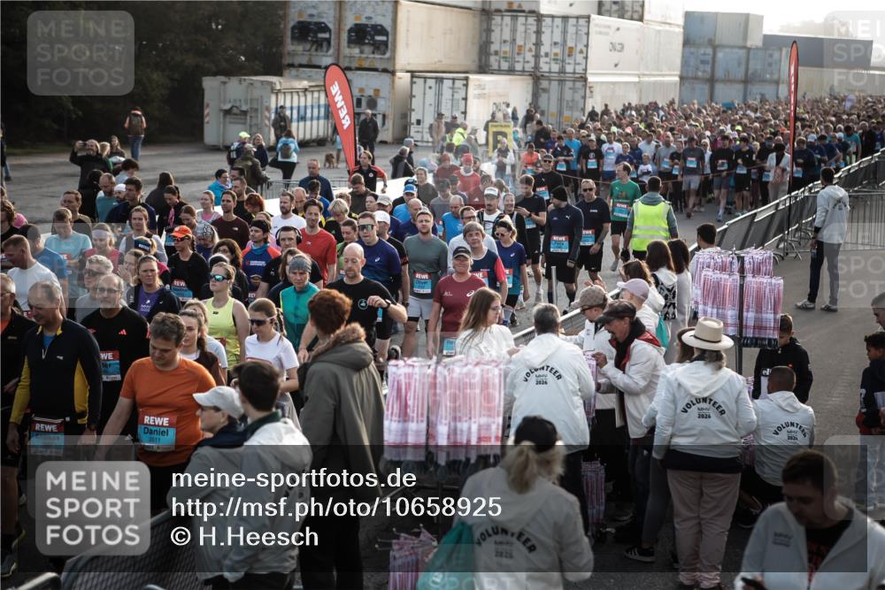 03.10.2026 - Köhlbrandbrückenlauf H.Heesch http://msf.ph/oto/10658925 03.10.2026 09:02:03 Ziel  meine-sportfotos.de