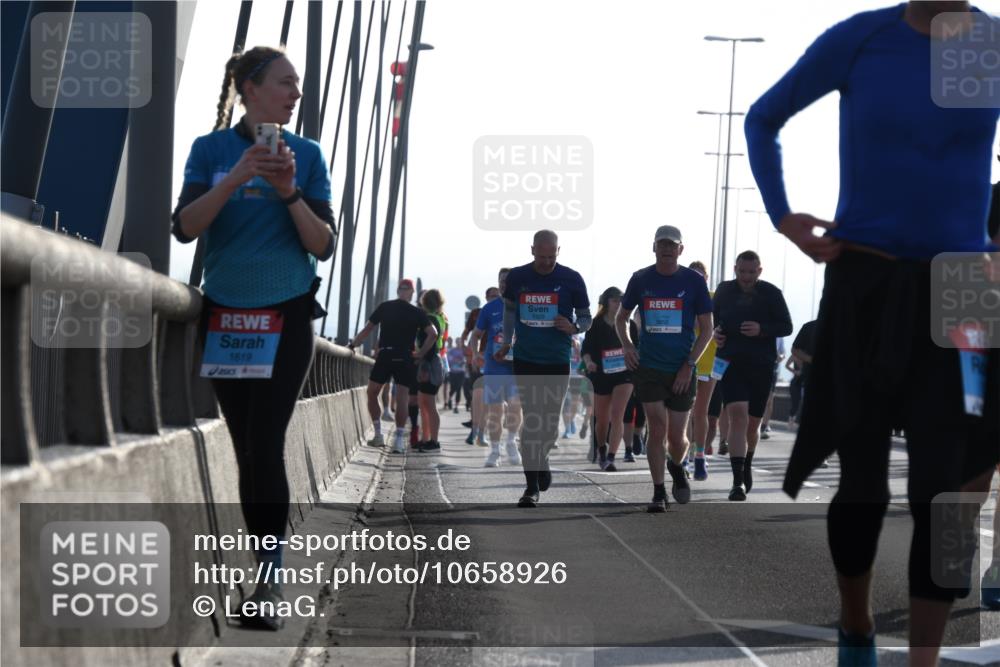 03.10.2026 - Köhlbrandbrückenlauf LenaG. http://msf.ph/oto/10658926 03.10.2026 09:32:21 Position 1 1619 meine-sportfotos.de