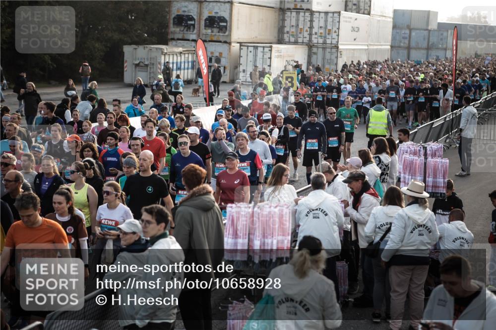 03.10.2026 - Köhlbrandbrückenlauf H.Heesch http://msf.ph/oto/10658928 03.10.2026 09:02:05 Ziel  meine-sportfotos.de