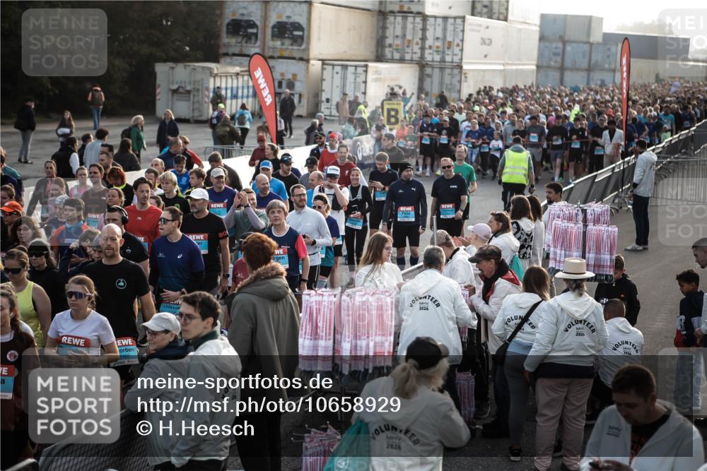 03.10.2026 - Köhlbrandbrückenlauf H.Heesch http://msf.ph/oto/10658929 03.10.2026 09:02:06 Ziel  meine-sportfotos.de