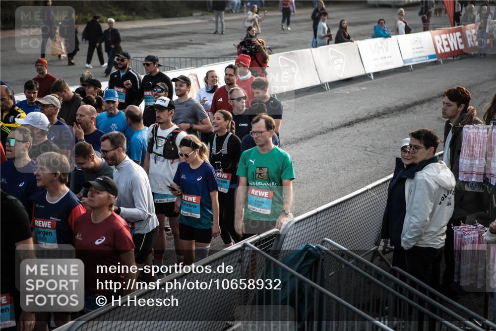 03.10.2026 - Köhlbrandbrückenlauf H.Heesch http://msf.ph/oto/10658932 03.10.2026 09:02:37 Ziel  meine-sportfotos.de