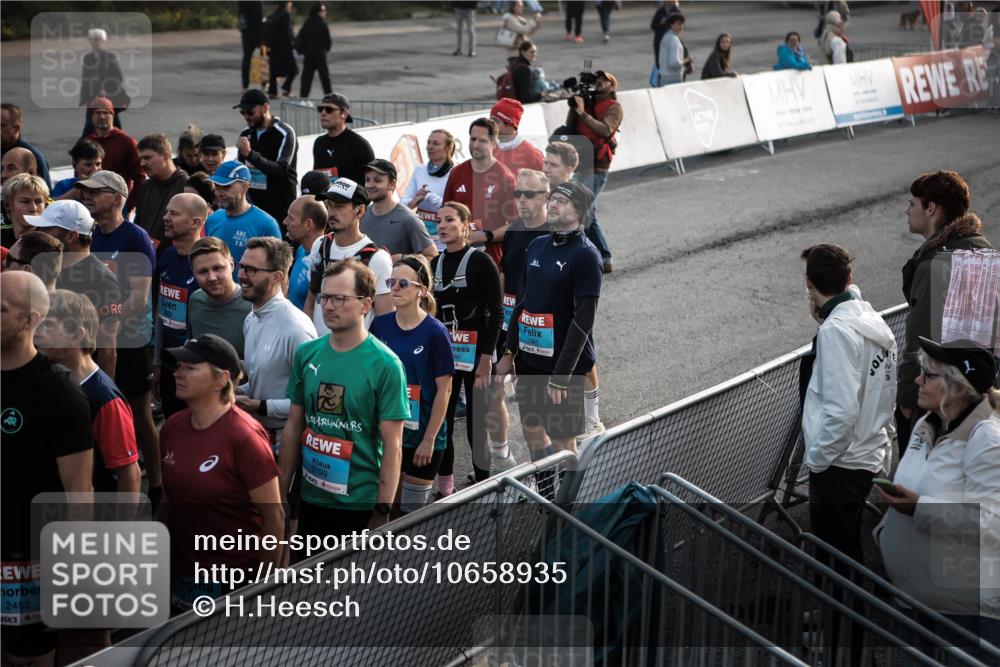 03.10.2026 - Köhlbrandbrückenlauf H.Heesch http://msf.ph/oto/10658935 03.10.2026 09:02:40 Ziel  meine-sportfotos.de