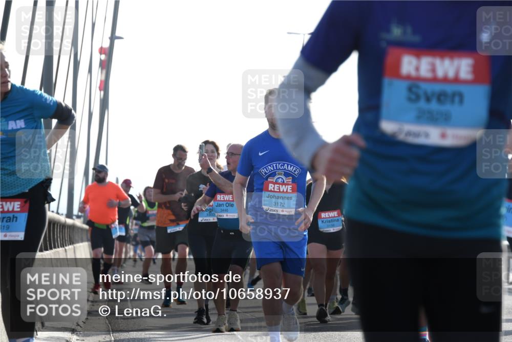 03.10.2026 - Köhlbrandbrückenlauf LenaG. http://msf.ph/oto/10658937 03.10.2026 09:32:30 Position 1 19, 3172, 3446, 1333, 2529, 3156 meine-sportfotos.de