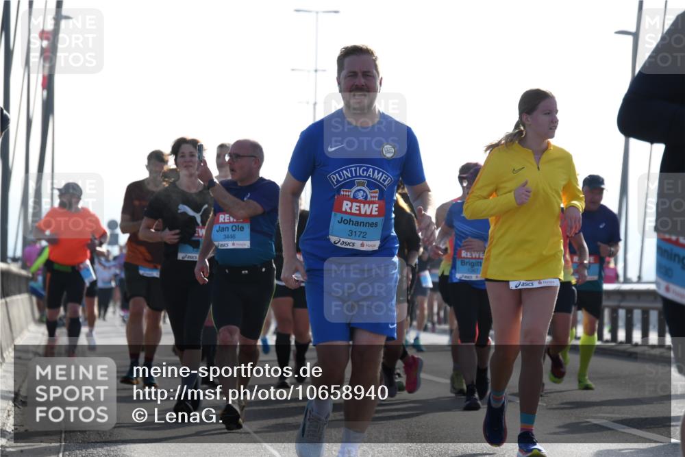 03.10.2026 - Köhlbrandbrückenlauf LenaG. http://msf.ph/oto/10658940 03.10.2026 09:32:31 Position 1 3172, 3446, 1367, 30 meine-sportfotos.de