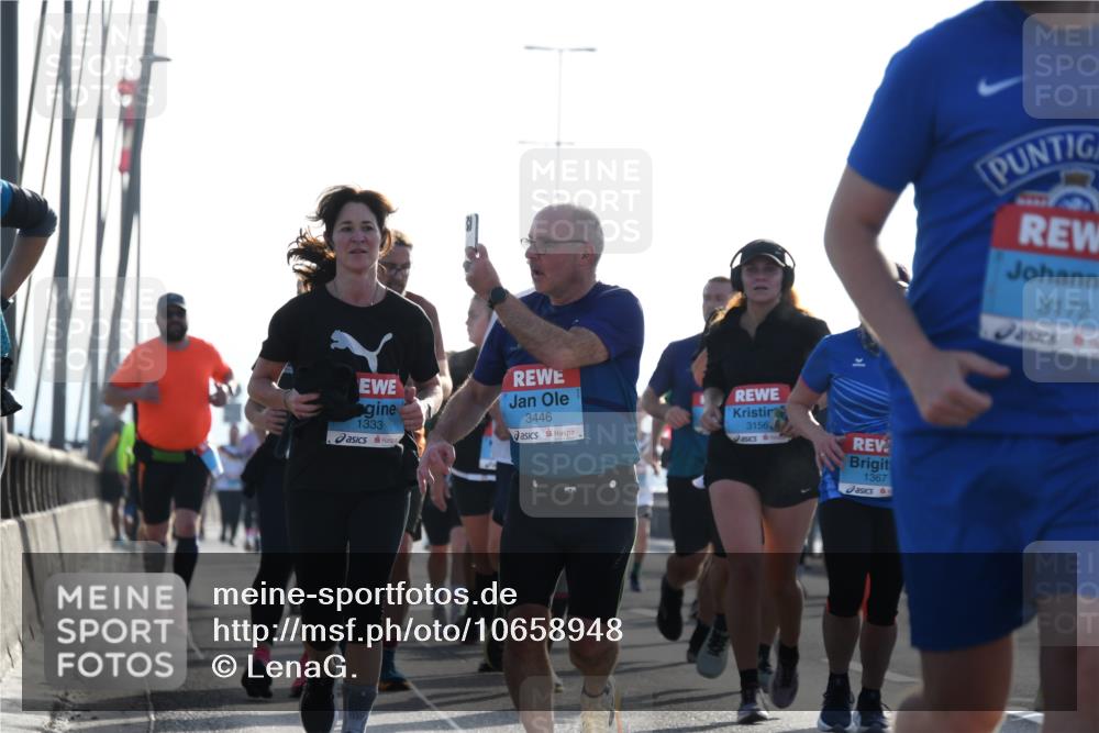 03.10.2026 - Köhlbrandbrückenlauf LenaG. http://msf.ph/oto/10658948 03.10.2026 09:32:33 Position 1 1333, 3446, 3156, 1367, 3172 meine-sportfotos.de