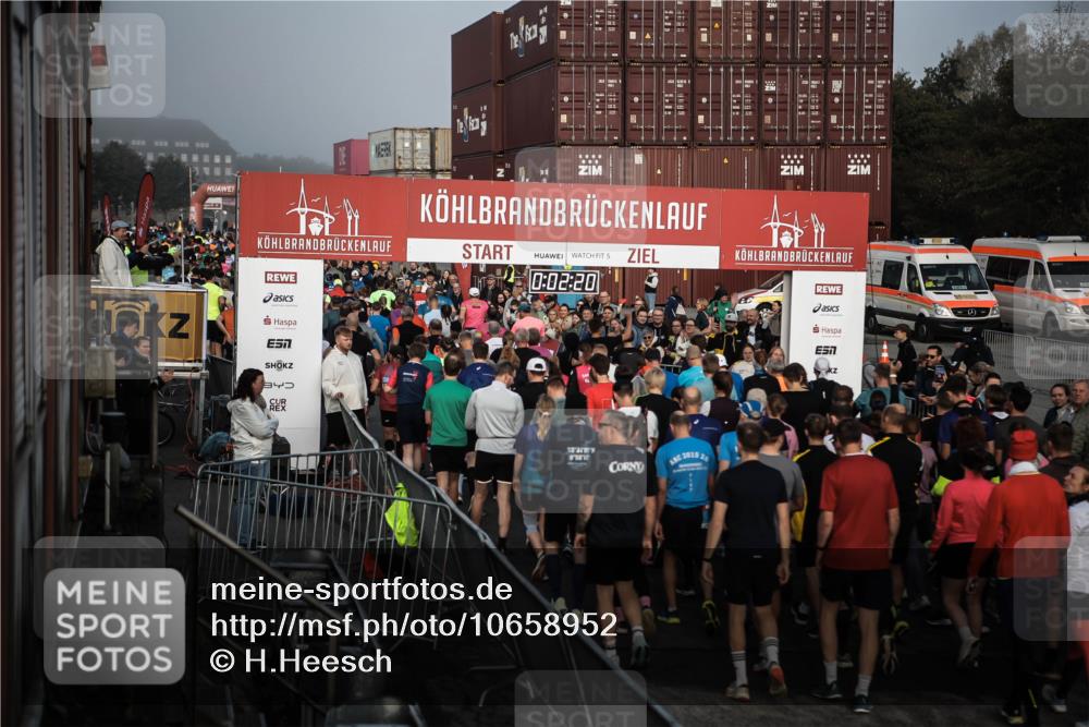 03.10.2026 - Köhlbrandbrückenlauf H.Heesch http://msf.ph/oto/10658952 03.10.2026 09:03:13 Ziel  meine-sportfotos.de