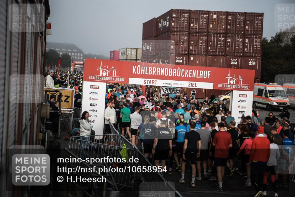 03.10.2026 - Köhlbrandbrückenlauf H.Heesch http://msf.ph/oto/10658954 03.10.2026 09:03:15 Ziel  meine-sportfotos.de
