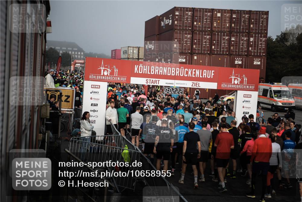 03.10.2026 - Köhlbrandbrückenlauf H.Heesch http://msf.ph/oto/10658955 03.10.2026 09:03:15 Ziel  meine-sportfotos.de