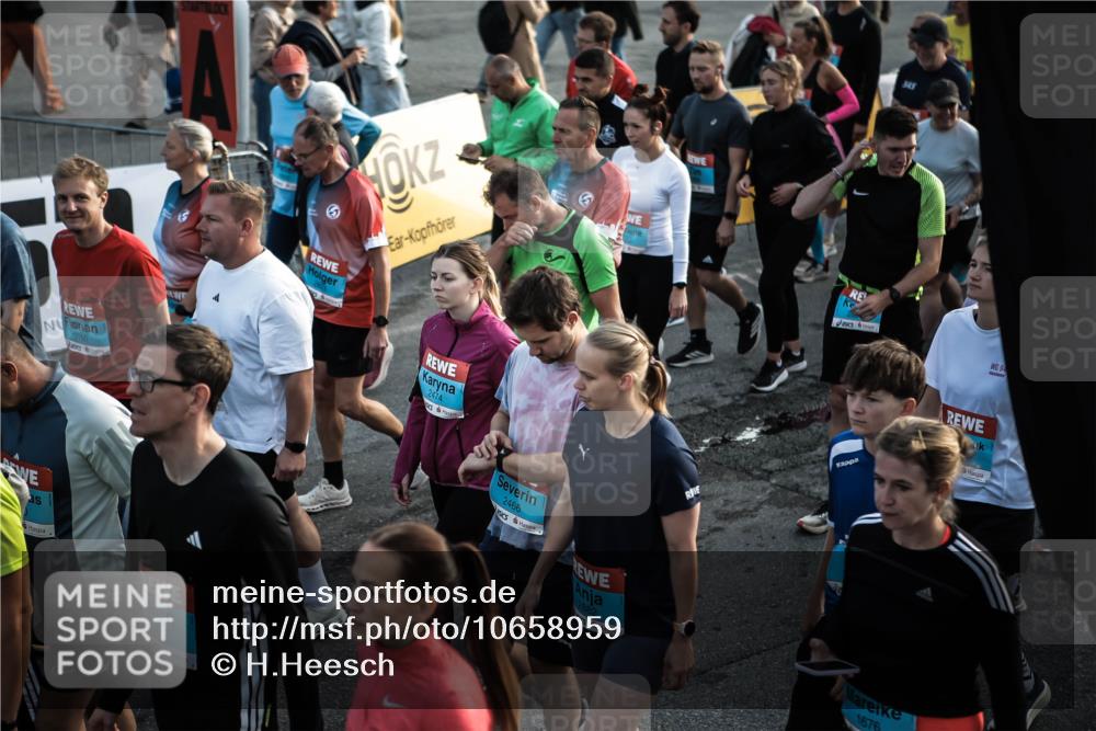 03.10.2026 - Köhlbrandbrückenlauf H.Heesch http://msf.ph/oto/10658959 03.10.2026 09:03:53 Ziel  meine-sportfotos.de