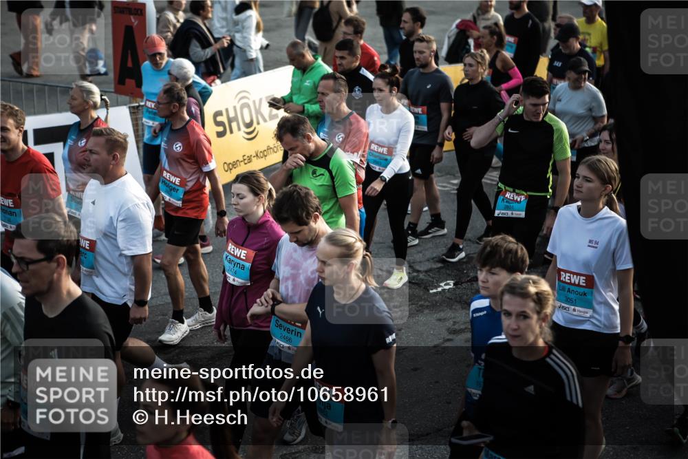 03.10.2026 - Köhlbrandbrückenlauf H.Heesch http://msf.ph/oto/10658961 03.10.2026 09:03:54 Ziel  meine-sportfotos.de
