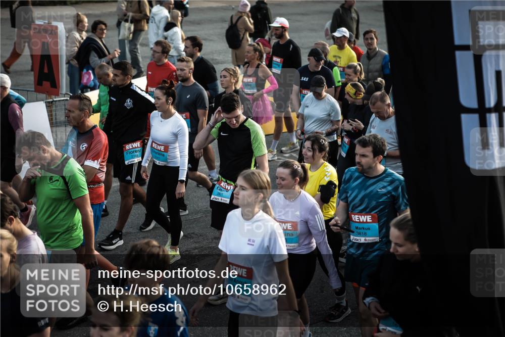 03.10.2026 - Köhlbrandbrückenlauf H.Heesch http://msf.ph/oto/10658962 03.10.2026 09:03:55 Ziel  meine-sportfotos.de