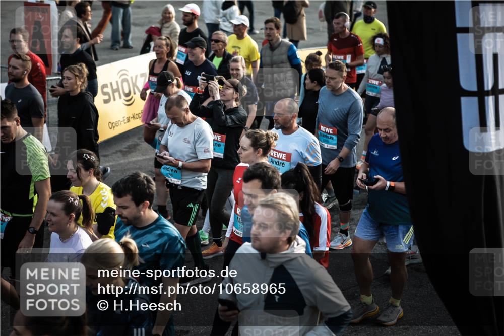 03.10.2026 - Köhlbrandbrückenlauf H.Heesch http://msf.ph/oto/10658965 03.10.2026 09:03:56 Ziel  meine-sportfotos.de