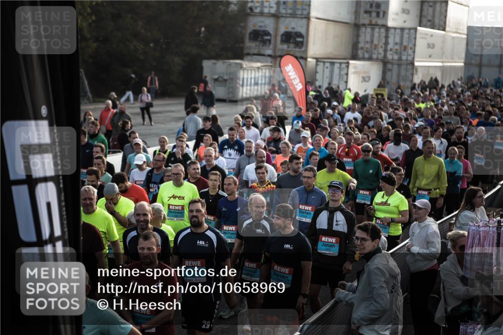 03.10.2026 - Köhlbrandbrückenlauf H.Heesch http://msf.ph/oto/10658969 03.10.2026 09:04:04 Ziel  meine-sportfotos.de