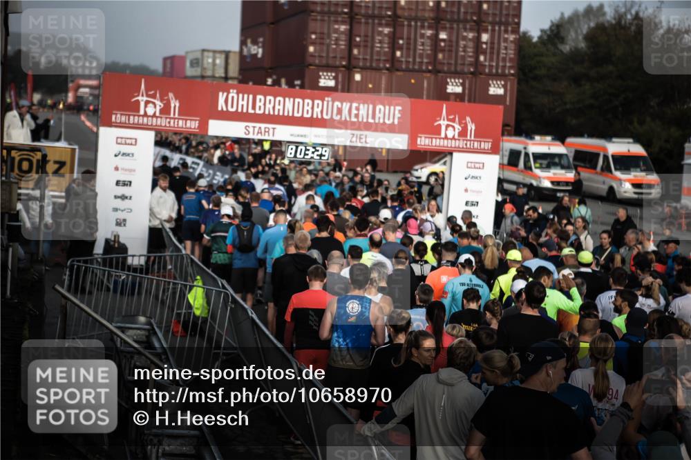 03.10.2026 - Köhlbrandbrückenlauf H.Heesch http://msf.ph/oto/10658970 03.10.2026 09:04:22 Ziel  meine-sportfotos.de