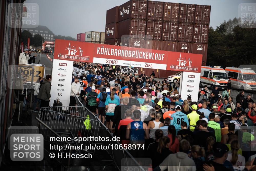 03.10.2026 - Köhlbrandbrückenlauf H.Heesch http://msf.ph/oto/10658974 03.10.2026 09:04:24 Ziel  meine-sportfotos.de