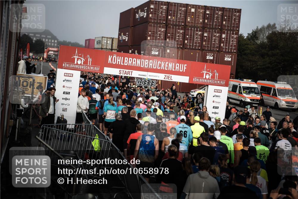 03.10.2026 - Köhlbrandbrückenlauf H.Heesch http://msf.ph/oto/10658978 03.10.2026 09:04:25 Ziel  meine-sportfotos.de