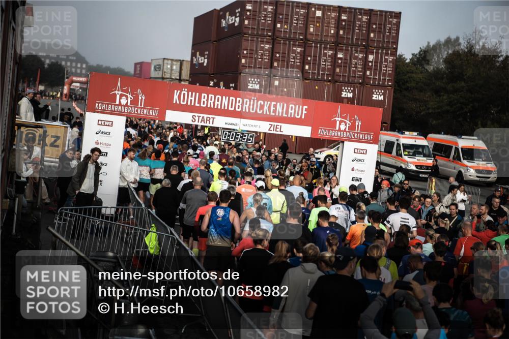 03.10.2026 - Köhlbrandbrückenlauf H.Heesch http://msf.ph/oto/10658982 03.10.2026 09:04:27 Ziel  meine-sportfotos.de
