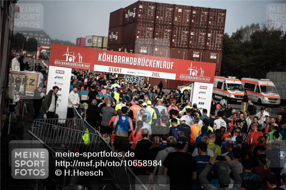 03.10.2026 - Köhlbrandbrückenlauf H.Heesch http://msf.ph/oto/10658984 03.10.2026 09:04:28 Ziel  meine-sportfotos.de