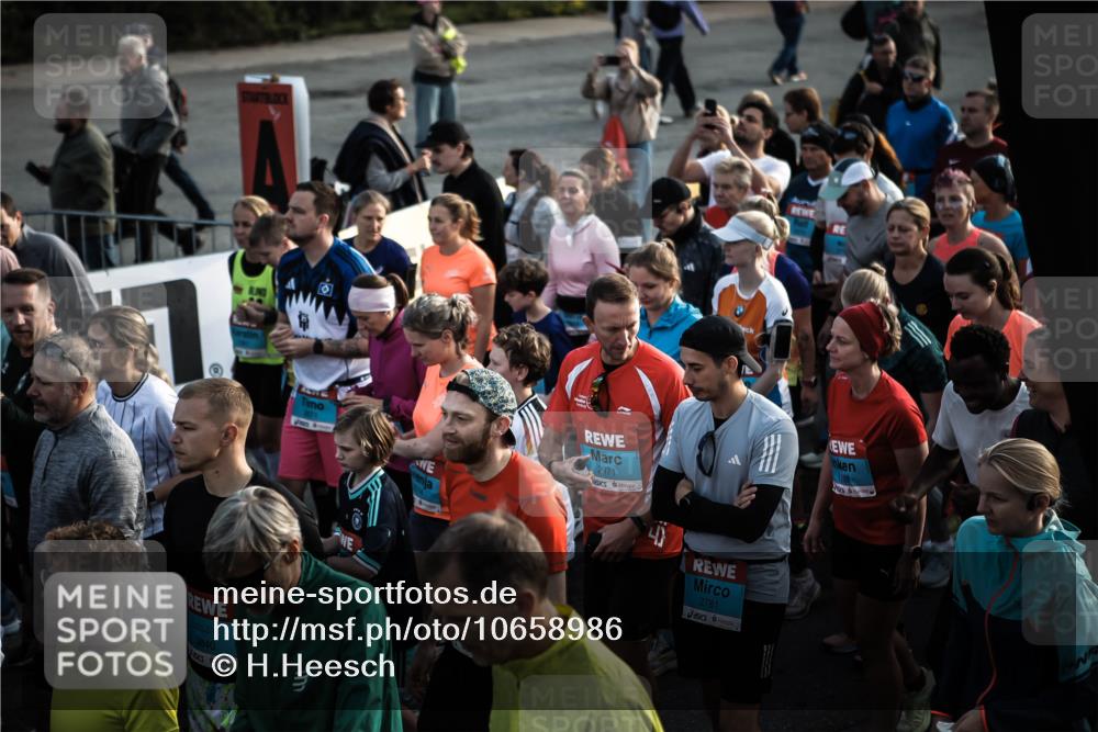 03.10.2026 - Köhlbrandbrückenlauf H.Heesch http://msf.ph/oto/10658986 03.10.2026 09:04:33 Ziel  meine-sportfotos.de