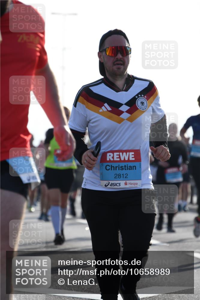 03.10.2026 - Köhlbrandbrückenlauf LenaG. http://msf.ph/oto/10658989 03.10.2026 09:33:05 Position 1 2812 meine-sportfotos.de