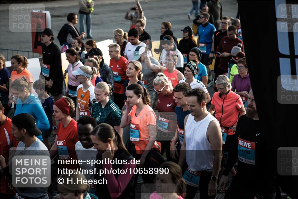 03.10.2026 - Köhlbrandbrückenlauf H.Heesch http://msf.ph/oto/10658990 03.10.2026 09:04:35 Ziel  meine-sportfotos.de