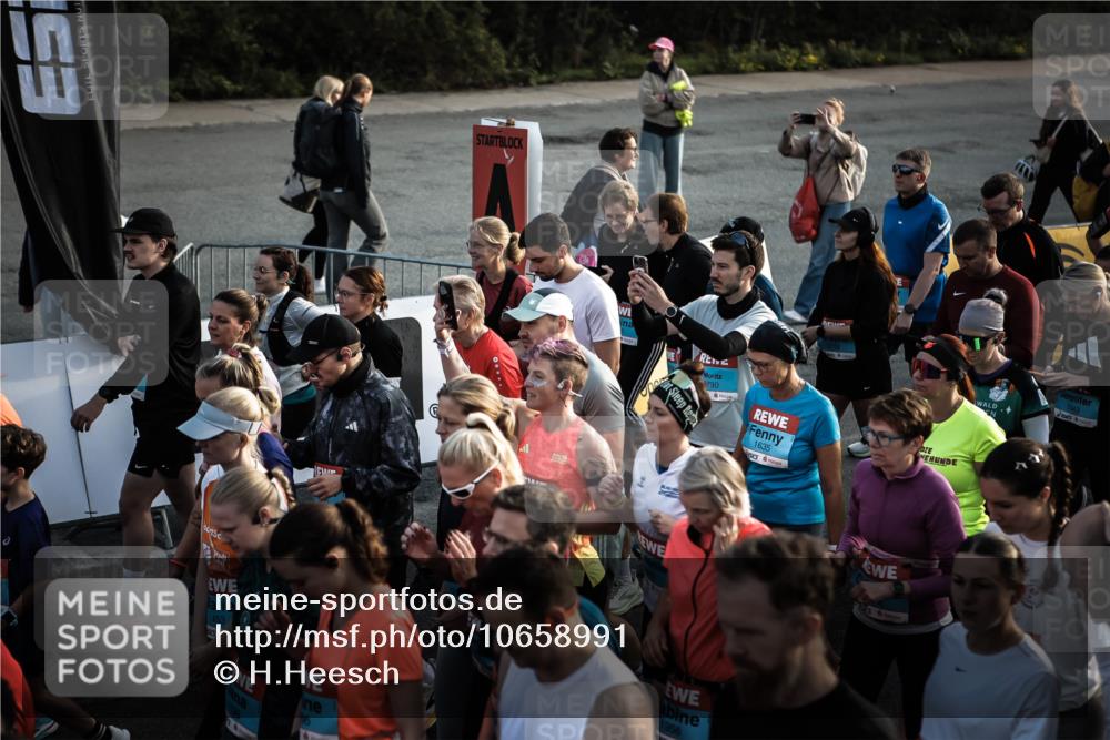 03.10.2026 - Köhlbrandbrückenlauf H.Heesch http://msf.ph/oto/10658991 03.10.2026 09:04:37 Ziel  meine-sportfotos.de