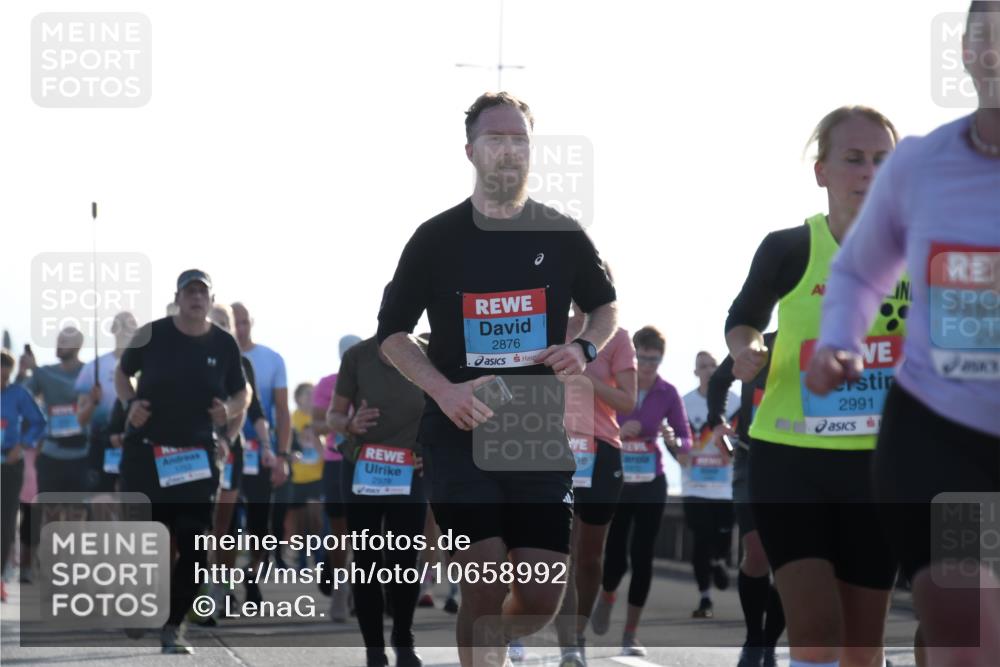 03.10.2026 - Köhlbrandbrückenlauf LenaG. http://msf.ph/oto/10658992 03.10.2026 09:33:09 Position 1 2978, 2876, 2991, 20 meine-sportfotos.de
