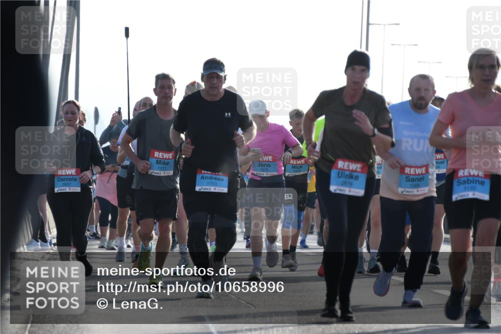 03.10.2026 - Köhlbrandbrückenlauf LenaG. http://msf.ph/oto/10658996 03.10.2026 09:33:11 Position 1 2937, 1311, 1753, 1312, 1314, 82, 2978, 1006, 3192 meine-sportfotos.de