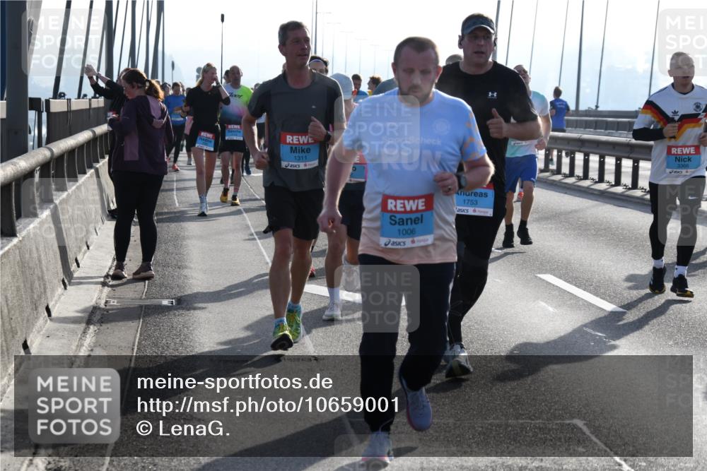 03.10.2026 - Köhlbrandbrückenlauf LenaG. http://msf.ph/oto/10659001 03.10.2026 09:33:20 Position 1 1311, 1006, 1753, 3366 meine-sportfotos.de