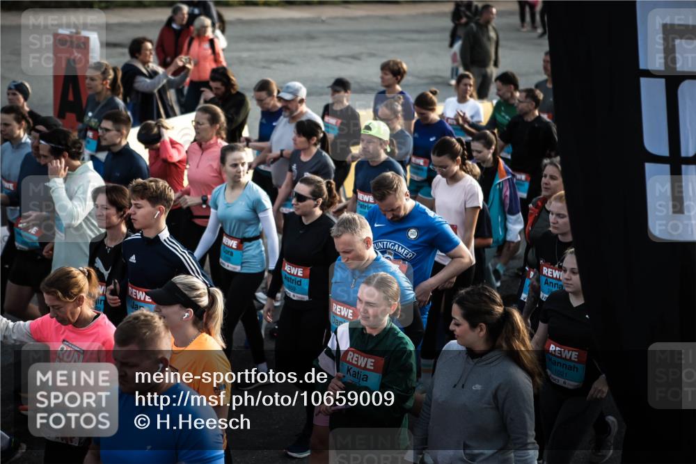 03.10.2026 - Köhlbrandbrückenlauf H.Heesch http://msf.ph/oto/10659009 03.10.2026 09:04:49 Ziel  meine-sportfotos.de