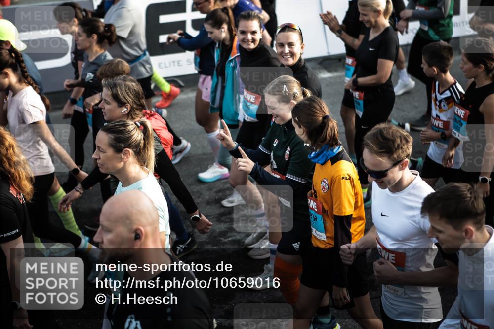 03.10.2026 - Köhlbrandbrückenlauf H.Heesch http://msf.ph/oto/10659016 03.10.2026 09:04:53 Ziel  meine-sportfotos.de