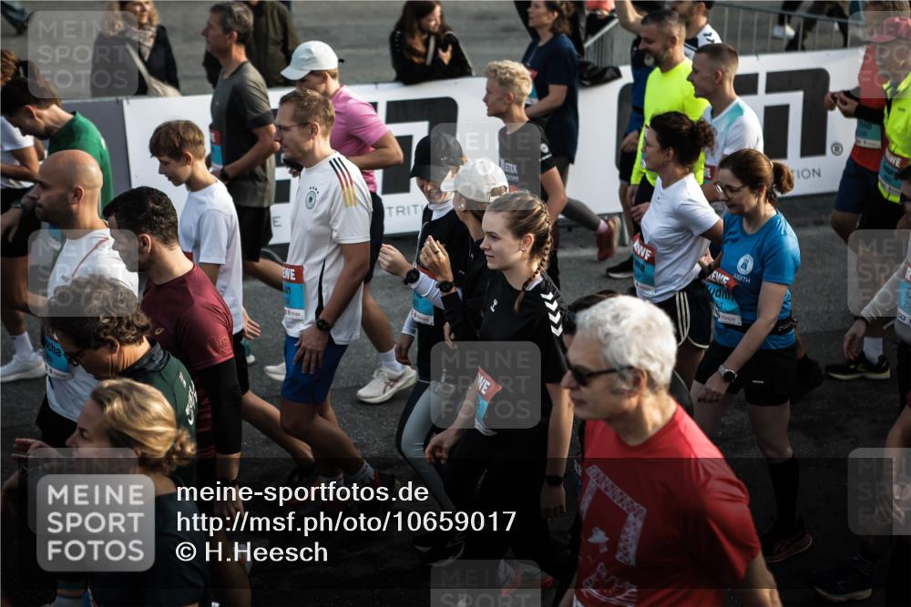 03.10.2026 - Köhlbrandbrückenlauf H.Heesch http://msf.ph/oto/10659017 03.10.2026 09:04:56 Ziel  meine-sportfotos.de