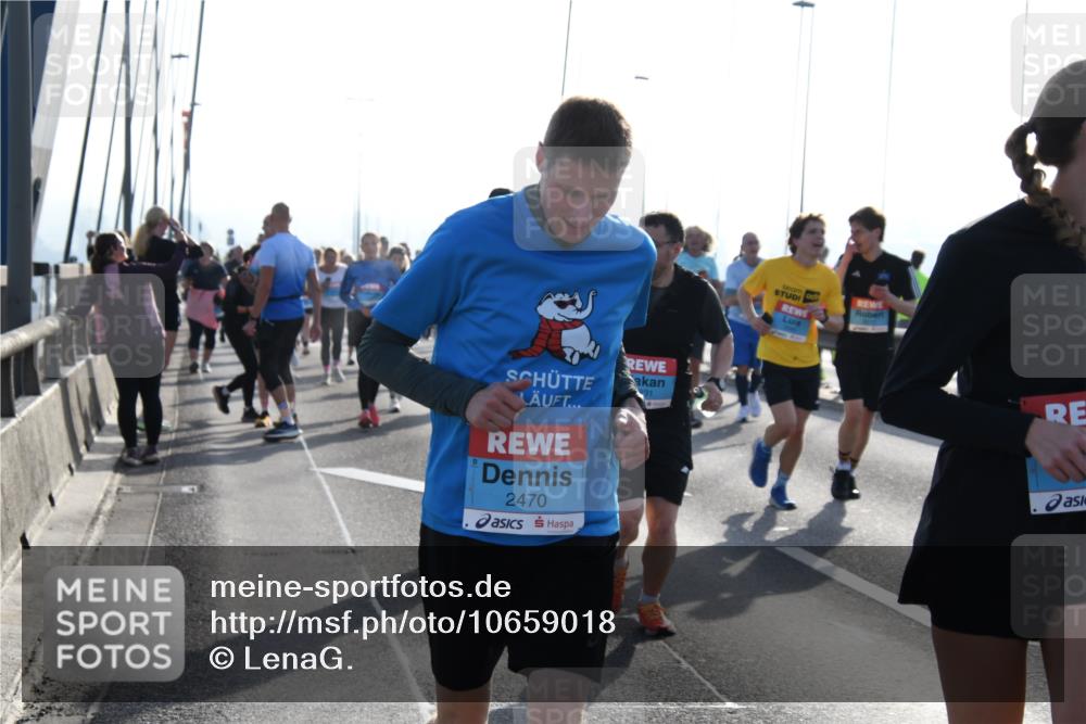 03.10.2026 - Köhlbrandbrückenlauf LenaG. http://msf.ph/oto/10659018 03.10.2026 09:33:30 Position 1 2470 meine-sportfotos.de