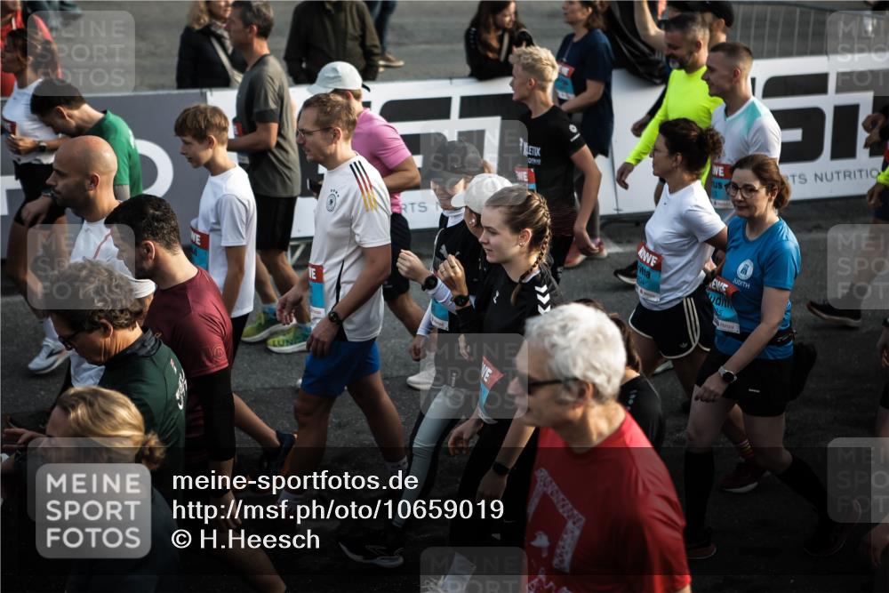 03.10.2026 - Köhlbrandbrückenlauf H.Heesch http://msf.ph/oto/10659019 03.10.2026 09:04:56 Ziel  meine-sportfotos.de