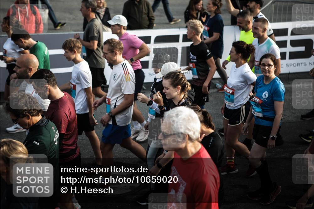 03.10.2026 - Köhlbrandbrückenlauf H.Heesch http://msf.ph/oto/10659020 03.10.2026 09:04:57 Ziel  meine-sportfotos.de